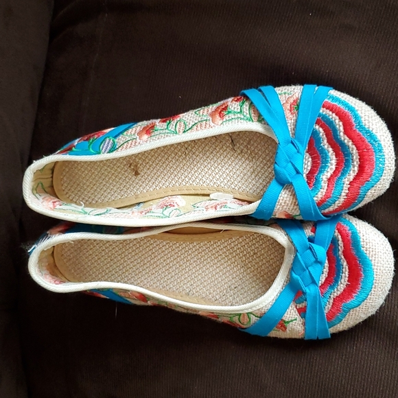 Embroidered canvas slipons - Picture 8 of 11